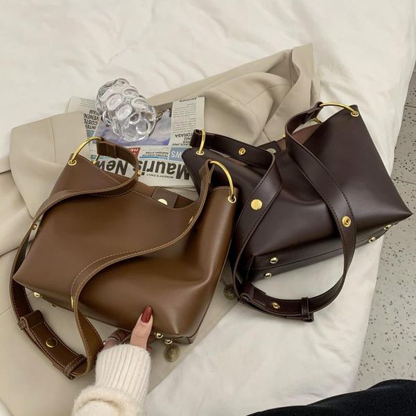 shoulder bags retro simple solid color pu leather crossbody bag for women 2021 brand designer ladies luxury casual bucket handbag
shoulder bags retro simple solid color pu leather crossbody bag for women 2021 brand designer ladies luxury casual bucket handbag