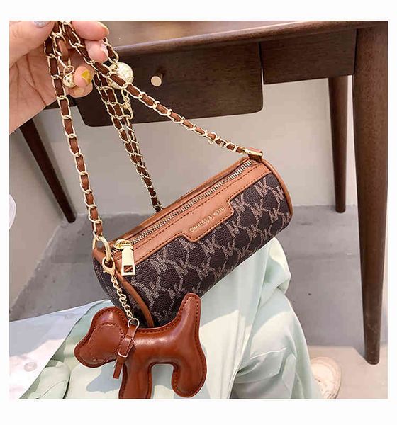 this year's popular leopard pattern armpit hand carrying women's bag, postman minority design, single shoulder messenger bag, Black;red
this year's popular leopard pattern armpit hand carrying women's bag, postman minority design, single shoulder messenger bag, Black;red