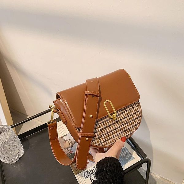 2021 women handbag new famous luxury designer brand shoulder messenger bag plaid retro fashion lady saddle crossbody bag
2021 women handbag new famous luxury designer brand shoulder messenger bag plaid retro fashion lady saddle crossbody bag