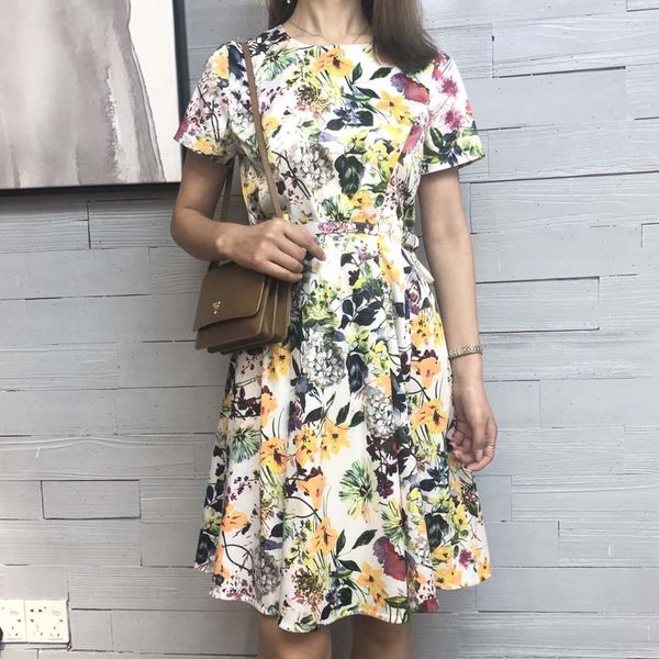 dress 2021 spring and autumn light mature temperament fashion round neck short sleeve belt printing pure yuan women's wear, White;black
dress 2021 spring and autumn light mature temperament fashion round neck short sleeve belt printing pure yuan women's wear, White;black