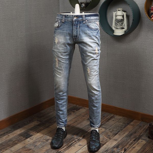 2021 new italian style fashion light blue slim fit embroidery designer ripped men baggy pants streetwear hip hop jeans l323
2021 new italian style fashion light blue slim fit embroidery designer ripped men baggy pants streetwear hip hop jeans l323