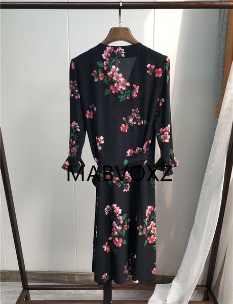 2021 new nova mulher preto wrap begonia flor impresso de seda v pescoo vestido com cinto nkjv, Black;gray
2021 new nova mulher preto wrap begonia flor impresso de seda v pescoo vestido com cinto nkjv, Black;gray