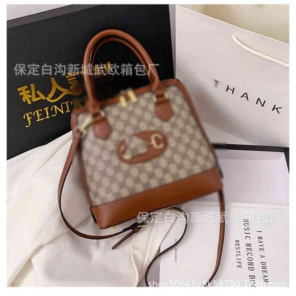 2022 factory wholesale handbag fashion large capacity girls' comfortable fabric side backpack bag
2022 factory wholesale handbag fashion large capacity girls' comfortable fabric side backpack bag