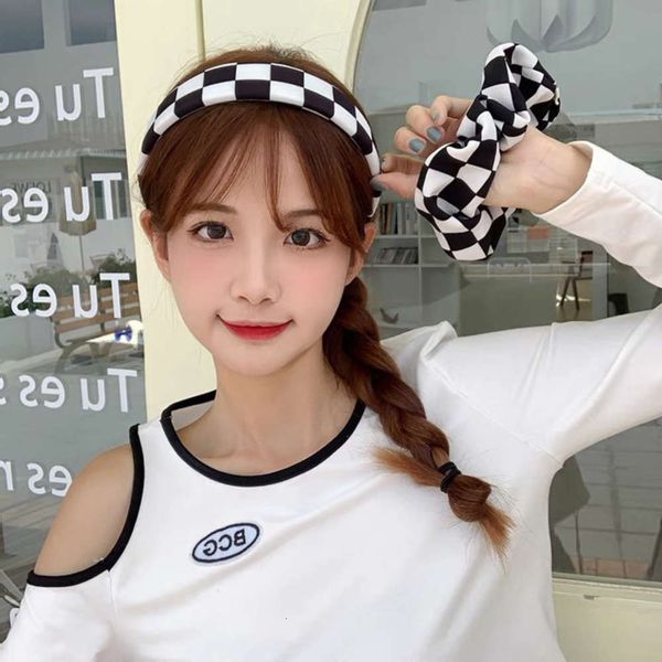 lattice hoop senior wide edge pad shows high black white autumn winter sponge, Black;brown
lattice hoop senior wide edge pad shows high black white autumn winter sponge, Black;brown
