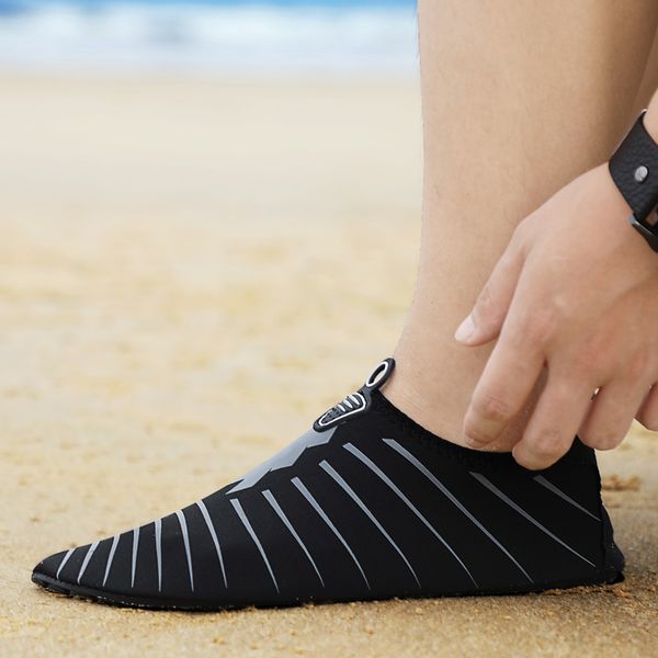 men upstream beach shoes quick dry aqua swim shoes light surfing water sneakers breathable outdoor sport footwear 
men upstream beach shoes quick dry aqua swim shoes light surfing water sneakers breathable outdoor sport footwear