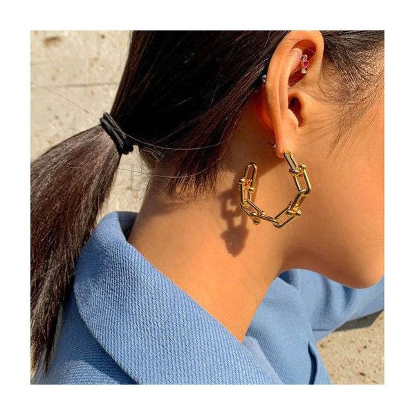 korean vintage fashion design metal gold twist hoop earrings for women girl daily personality accessories ins charm 2021 new hot, Golden;silver
korean vintage fashion design metal gold twist hoop earrings for women girl daily personality accessories ins charm 2021 new hot, Golden;silver