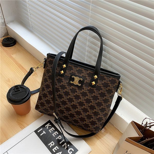design jewelry texture women's new foreign style niche bucket simple small bag portable single shoulder messenger bag fashion
design jewelry texture women's new foreign style niche bucket simple small bag portable single shoulder messenger bag fashion