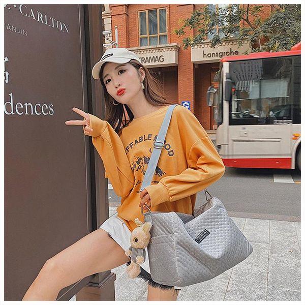 duffel bags light weight large capacity gym bag for women 2021 brand velvet packsack wide strap crossbody travel big bolsa feminina
duffel bags light weight large capacity gym bag for women 2021 brand velvet packsack wide strap crossbody travel big bolsa feminina