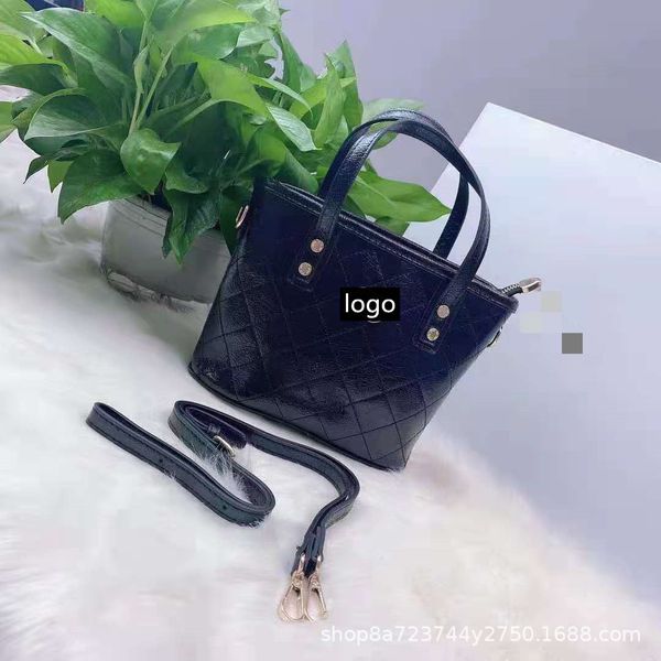 net red messenger ins female 2021 new fashion one shoulder small fragrant wind ling lattice chain handbag
net red messenger ins female 2021 new fashion one shoulder small fragrant wind ling lattice chain handbag