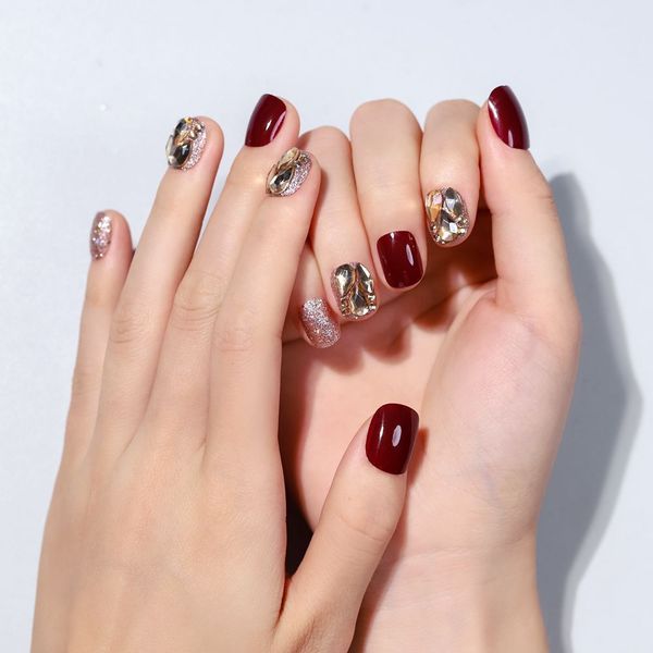 short wine red glitter powder champagne diamond fake stick wear finished piece enhancement remove nail patch, Red;gold 
short wine red glitter powder champagne diamond fake stick wear finished piece enhancement remove nail patch, Red;gold