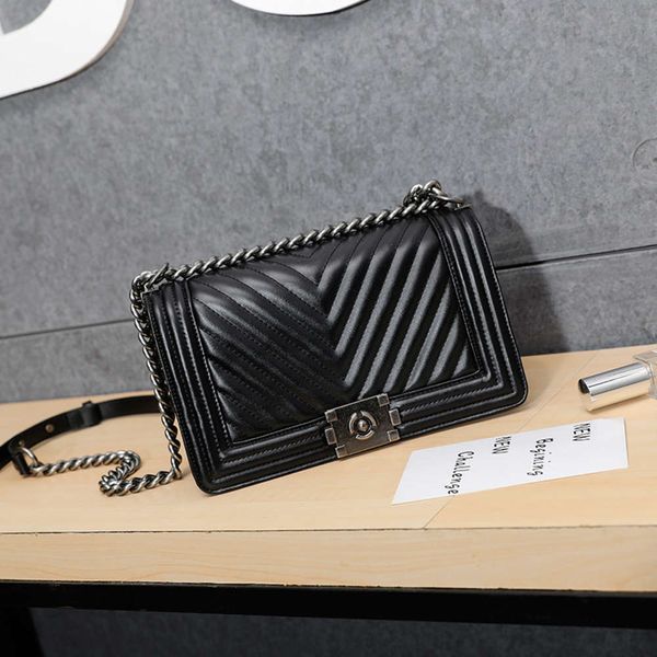 fashion 2021 new small fragrance lingge chain fashion one shoulder messenger women's bag
fashion 2021 new small fragrance lingge chain fashion one shoulder messenger women's bag