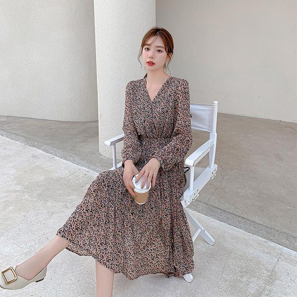 casual dresses vintage floral print boho midi dress for women fashion chiffon long-sleeve v-neck 2021 elegant bodycon party vestidos, Black;gray
casual dresses vintage floral print boho midi dress for women fashion chiffon long-sleeve v-neck 2021 elegant bodycon party vestidos, Black;gray