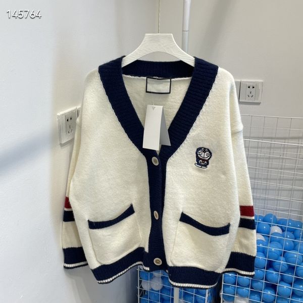 2021 autumn new embroidery jingle cat sweet and lovely college style knitted sweater cardigan for women, White;black
2021 autumn new embroidery jingle cat sweet and lovely college style knitted sweater cardigan for women, White;black