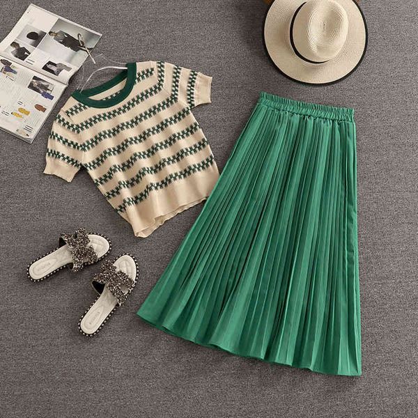 two piece dress summer fashion streetwear set women crop knit pullover sweater + pleated skirt suits ladies korean sweet 2pcs, White
two piece dress summer fashion streetwear set women crop knit pullover sweater + pleated skirt suits ladies korean sweet 2pcs, White
