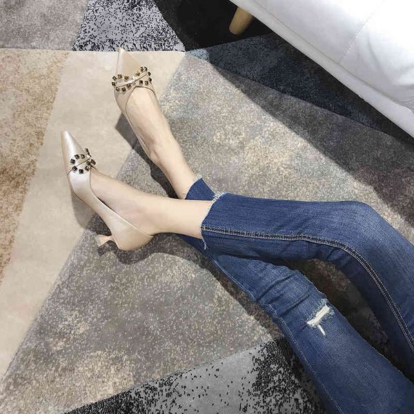 sandals 988-19 bowknot rivet high heeled shoes women's cat heel pointed single in autumn ft22, Black
sandals 988-19 bowknot rivet high heeled shoes women's cat heel pointed single in autumn ft22, Black