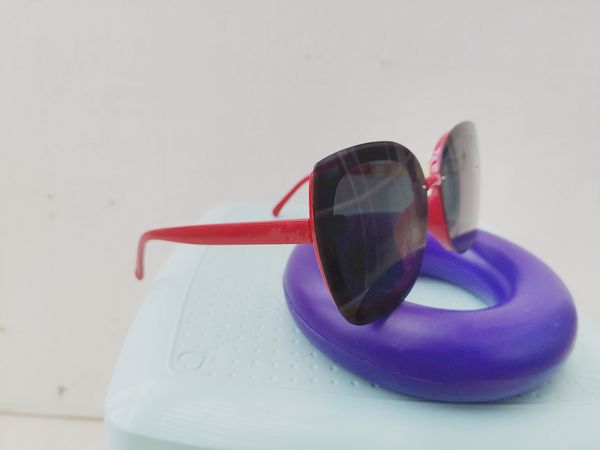 2021 new fashion designer sunglasses brand polarized lens sun glasses eyewear for women eyeglasses metal frame 548, White;black
2021 new fashion designer sunglasses brand polarized lens sun glasses eyewear for women eyeglasses metal frame 548, White;black