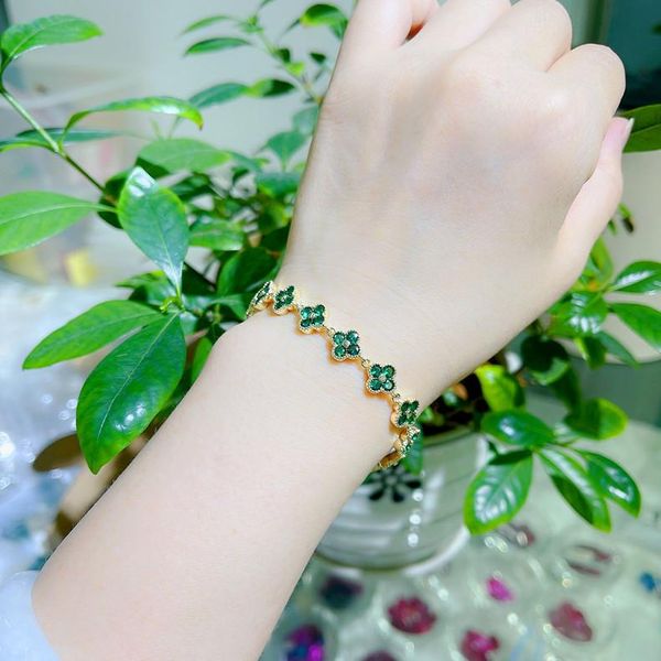 charm bracelets four-leaf clover zircon bracelet simple and versatile classic fashion jewelry for women wholesale, Golden;silver
charm bracelets four-leaf clover zircon bracelet simple and versatile classic fashion jewelry for women wholesale, Golden;silver