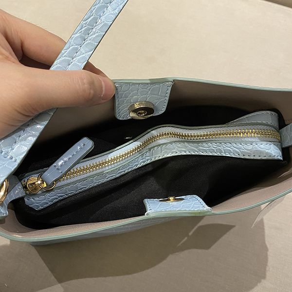 2023 new spring and autumn european and american pure leather crocodile pattern underarm bag oblique straddle handbag
2023 new spring and autumn european and american pure leather crocodile pattern underarm bag oblique straddle handbag