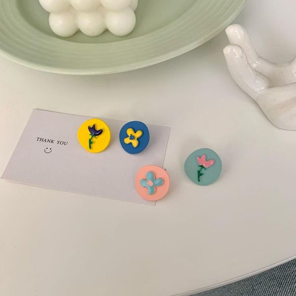 stud 2021 cute asymmetrical earrings hit color spray paint flower simple temperament personalized, Golden;silver
stud 2021 cute asymmetrical earrings hit color spray paint flower simple temperament personalized, Golden;silver