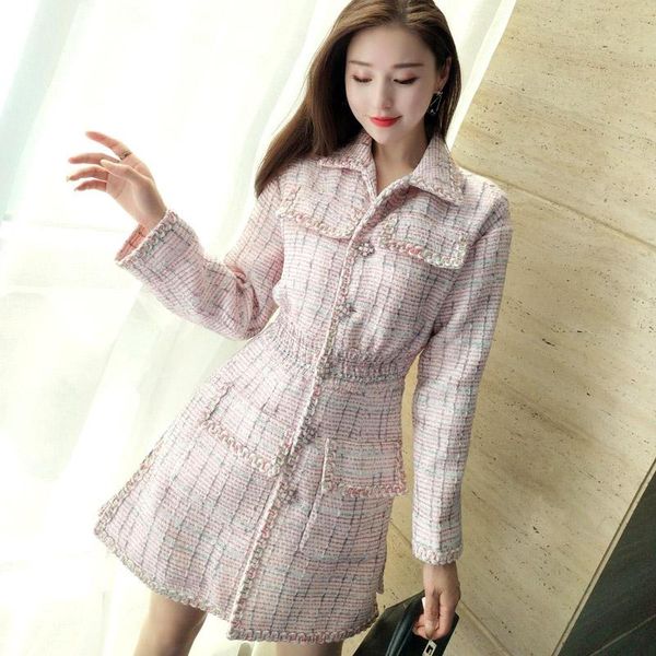 casual dresses brand designer women tweed dress single breasted 2021 office ladies elastic waist twill elegant pink party mini, Black;gray
casual dresses brand designer women tweed dress single breasted 2021 office ladies elastic waist twill elegant pink party mini, Black;gray