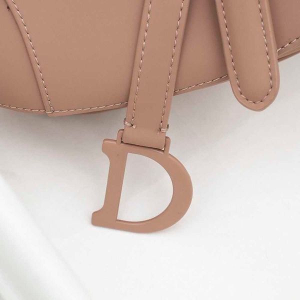 light luxury brand 2021 new fashion trend retro old flower saddle bag casual versatile one shoulder crossbody flip handbag zly
light luxury brand 2021 new fashion trend retro old flower saddle bag casual versatile one shoulder crossbody flip handbag zly