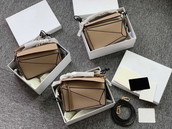 2021 new leather women's bag light puzzle geometric mini portable slanting pillow sandzly
2021 new leather women's bag light puzzle geometric mini portable slanting pillow sandzly