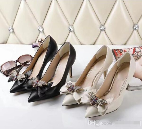 2022--7.5cm mid-heel pump leather bow with metal shoes point toe pearl effect studs with dust bag, Black
2022--7.5cm mid-heel pump leather bow with metal shoes point toe pearl effect studs with dust bag, Black