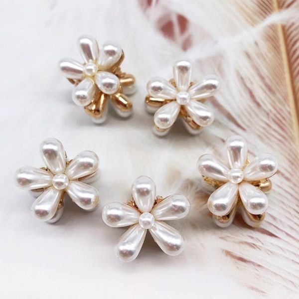 5pcs white simple pearl daisy flower small child hair claw elegant hairpin headdress girls hairclips hair styling tool 2.5x2cm, Slivery;white
5pcs white simple pearl daisy flower small child hair claw elegant hairpin headdress girls hairclips hair styling tool 2.5x2cm, Slivery;white