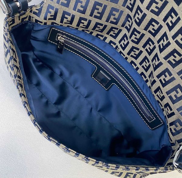 2021 fashion trend middle antique russian american model versatile solid small square bag one shoulder slant cross handbag handbag handbag z
2021 fashion trend middle antique russian american model versatile solid small square bag one shoulder slant cross handbag handbag handbag z