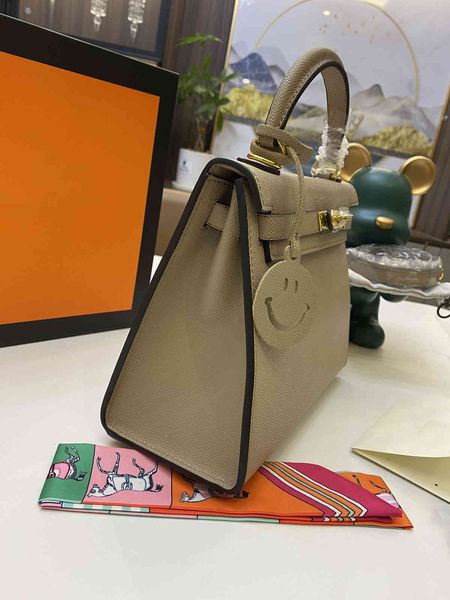 herme bag female 2021 bags fashion leather kely platinum portable one shoulder cross carrying luxurys designer handbag elop designers handba
herme bag female 2021 bags fashion leather kely platinum portable one shoulder cross carrying luxurys designer handbag elop designers handba