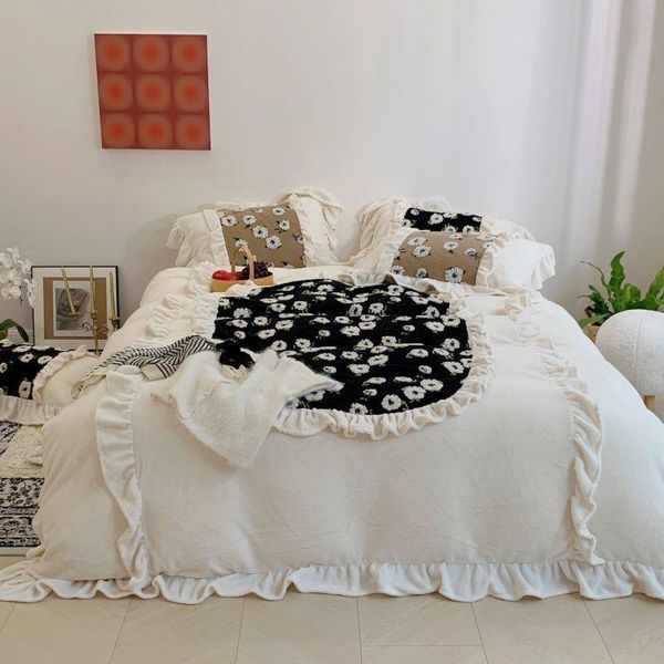bedding sets chic embroidered floral patchwork velvet duvet cover set ultra soft warm 4pcs bed sheet pillowcase king double
bedding sets chic embroidered floral patchwork velvet duvet cover set ultra soft warm 4pcs bed sheet pillowcase king double