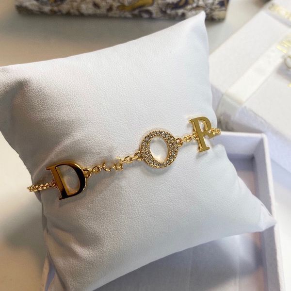 fashion designer 2021 letter gold chain necklace bracelet earring for mens and women party lovers gift jewelry with bag276q, Silver
fashion designer 2021 letter gold chain necklace bracelet earring for mens and women party lovers gift jewelry with bag276q, Silver