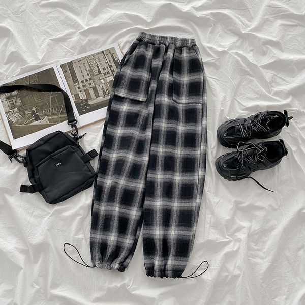 plaid pants women 2021 winter velvet sports pants fashion checked trousers women korean style warm sweat pants joggers, Black;white
plaid pants women 2021 winter velvet sports pants fashion checked trousers women korean style warm sweat pants joggers, Black;white