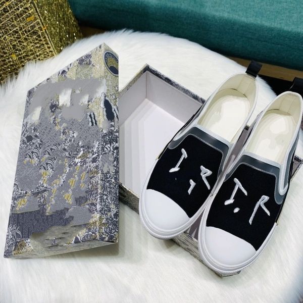 2021 couple embroidery loafers lazy cover foot canvas men's and women's casual shoes fashion denim black mkj0001, Red;white
2021 couple embroidery loafers lazy cover foot canvas men's and women's casual shoes fashion denim black mkj0001, Red;white