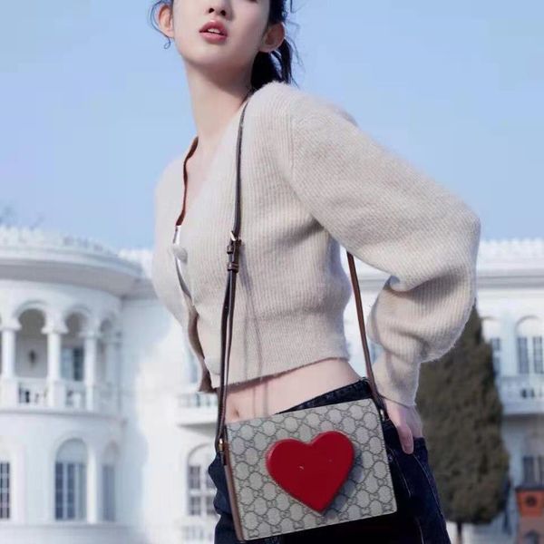 2021 new net red, the same romantic fan's one shoulder slanting fashion three-dimensional love small square bag
2021 new net red, the same romantic fan's one shoulder slanting fashion three-dimensional love small square bag