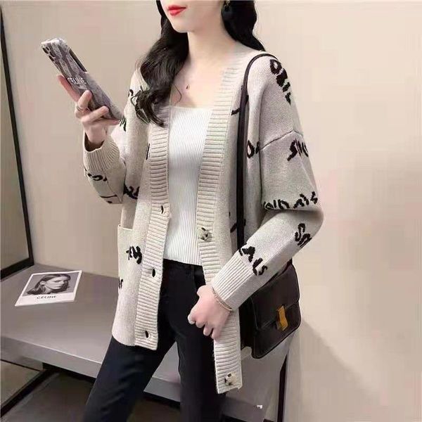 women's knits & tees knitted cardigan letter smile printing v neck long sleeves loose sweater wholesale 2021 winter fashion lady clothi, White
women's knits & tees knitted cardigan letter smile printing v neck long sleeves loose sweater wholesale 2021 winter fashion lady clothi, White
