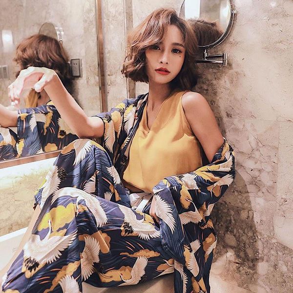 4pcs women pajamas set comfort cotton satin elegant crowned crane printed sleepwear coat+vest+pants+shorts homewear leisure wear, Black;red
4pcs women pajamas set comfort cotton satin elegant crowned crane printed sleepwear coat+vest+pants+shorts homewear leisure wear, Black;red
