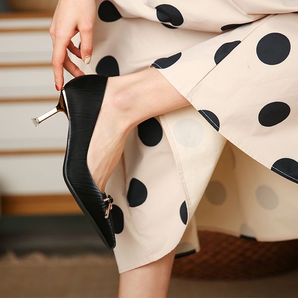 2021 spring/summer new womens shoes retro stiletto sandals solid color low-daily pointed toe side empty bowknot high heels, Black
2021 spring/summer new womens shoes retro stiletto sandals solid color low-daily pointed toe side empty bowknot high heels, Black