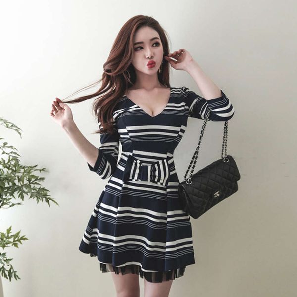 striped professional women's wear east gate fashion v-neck low dress uniform, Black;gray
striped professional women's wear east gate fashion v-neck low dress uniform, Black;gray