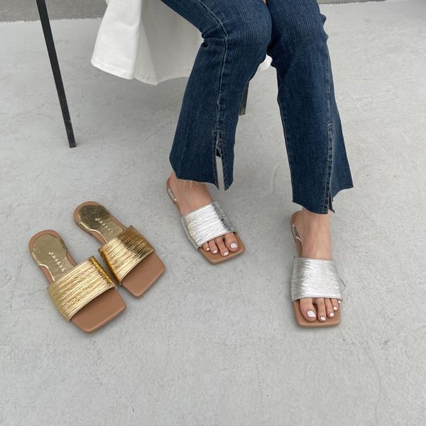 2021 summer open toe women slippers comfortable flats heeled gold/silver flats ladies slides slippers slip on beach shoes woman, Black
2021 summer open toe women slippers comfortable flats heeled gold/silver flats ladies slides slippers slip on beach shoes woman, Black