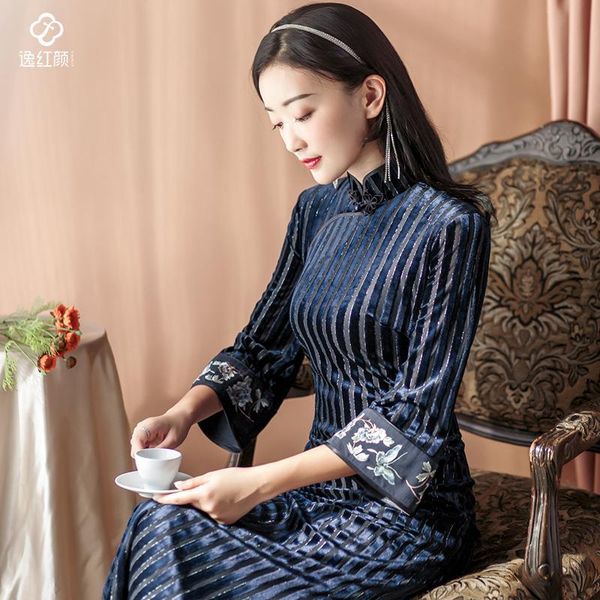ethnic clothing yihongyanye * shangqiu 8 / sleeve long hand button cheongsam velvet young 2021 retro style, Red
ethnic clothing yihongyanye * shangqiu 8 / sleeve long hand button cheongsam velvet young 2021 retro style, Red