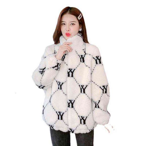 wool letter young fur coat women's short 2021 winter stand collar sheep sheared lamb wool women, Black;brown 
wool letter young fur coat women's short 2021 winter stand collar sheep sheared lamb wool women, Black;brown