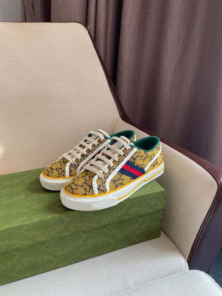 1977 classic series canvas shoes, retro casual shoess, low-r exquisite sports shoelace box dust bag high-quality, Black
1977 classic series canvas shoes, retro casual shoess, low-r exquisite sports shoelace box dust bag high-quality, Black