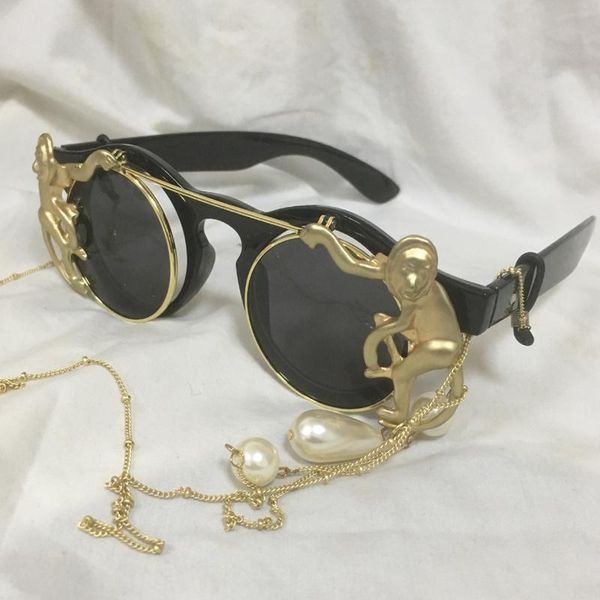 sunglasses fashion women girls baroque round vintage female sunglass with pearl chain, White;black
sunglasses fashion women girls baroque round vintage female sunglass with pearl chain, White;black