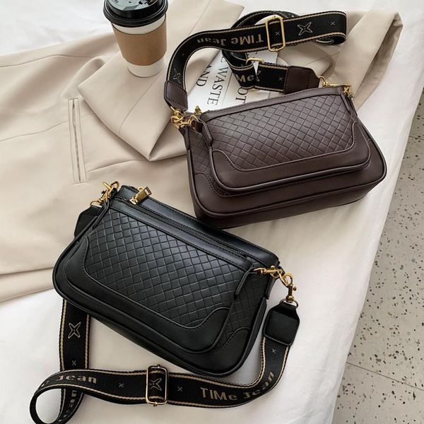 texture small bag women's bag autum winter new fashion broadband sloping network red shoulder under the small square
texture small bag women's bag autum winter new fashion broadband sloping network red shoulder under the small square