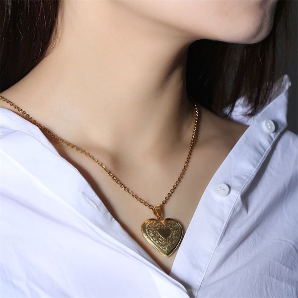 women's romantic heart-shaped p frame can be opened fashion pendant golden necklace jewelry gift, Silver
women's romantic heart-shaped p frame can be opened fashion pendant golden necklace jewelry gift, Silver