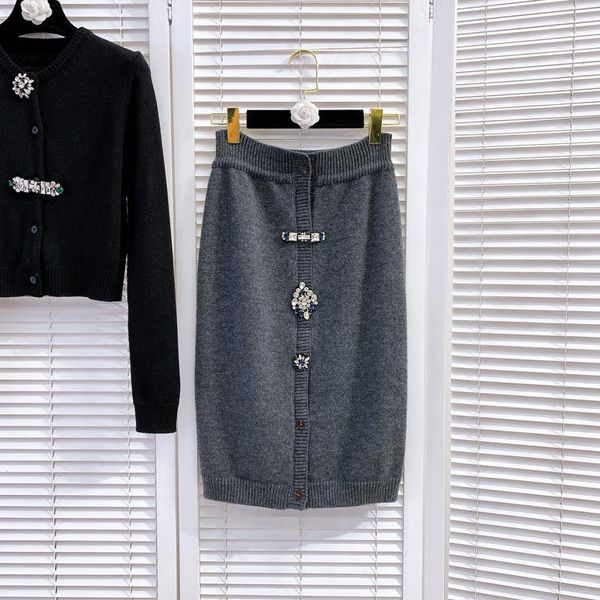 runway fashion fall winter vintage clothes 2021 women new gray knitted half skirt diamond-studded slim midi skirt, Black
runway fashion fall winter vintage clothes 2021 women new gray knitted half skirt diamond-studded slim midi skirt, Black