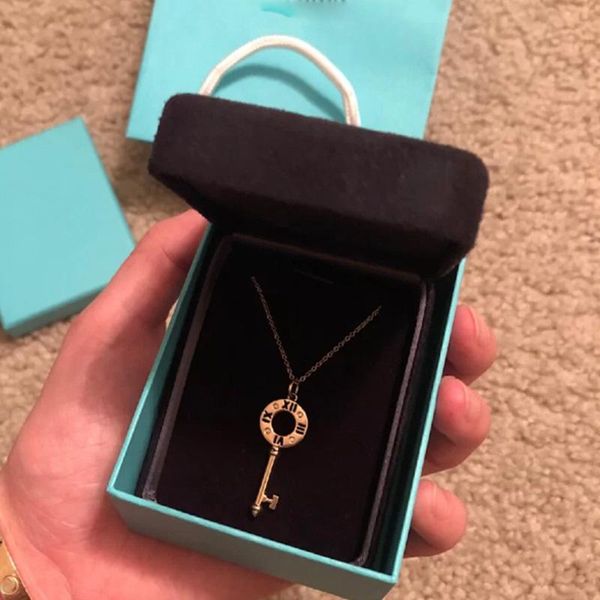 pendant necklaces 2021 tif 1:1 classic roman key necklace luxury jewelry fashion brand couple woman, Silver
pendant necklaces 2021 tif 1:1 classic roman key necklace luxury jewelry fashion brand couple woman, Silver