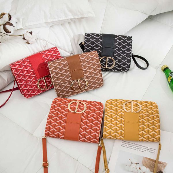 guangzhou 2021 korean new leisure square single shoulder messenger printed mobile phone hardware decoration small bag
guangzhou 2021 korean new leisure square single shoulder messenger printed mobile phone hardware decoration small bag