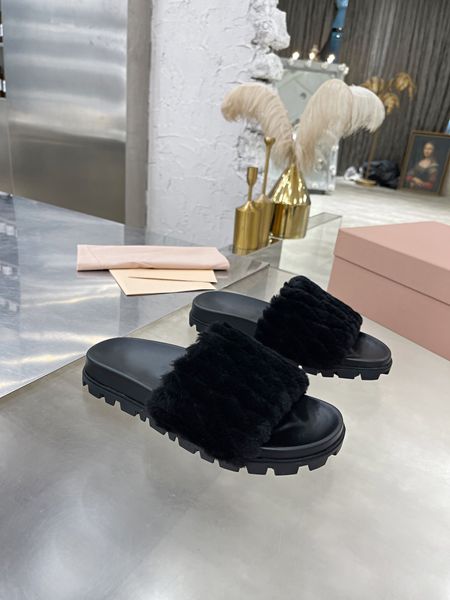 designer trendy fashion luxury women's slippers, plush cute, comfortable and non-slip,size 35-40, Black
designer trendy fashion luxury women's slippers, plush cute, comfortable and non-slip,size 35-40, Black